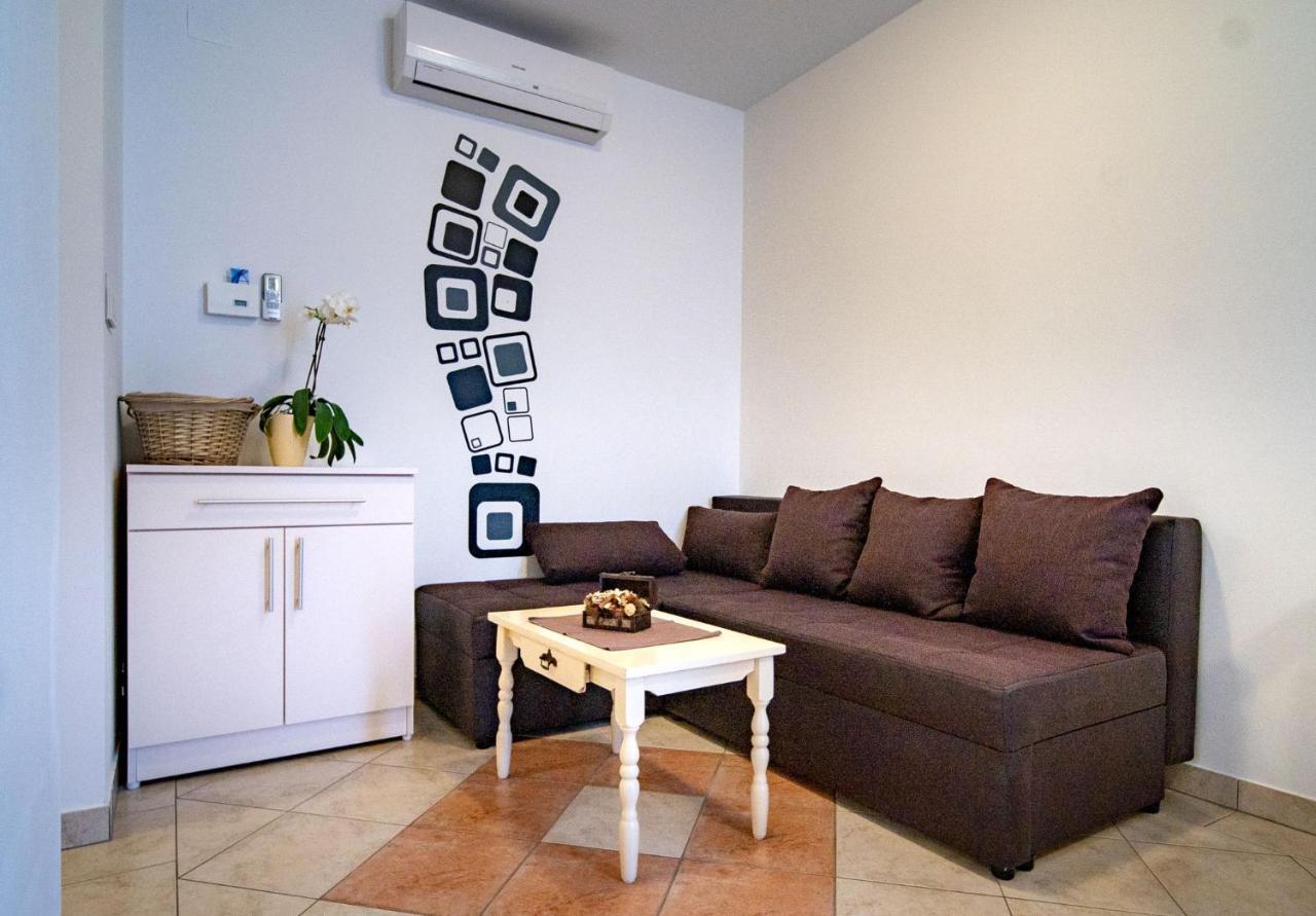 Mistral Apartments Lopar Exterior photo