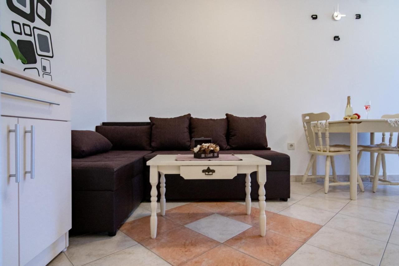 Mistral Apartments Lopar Exterior photo